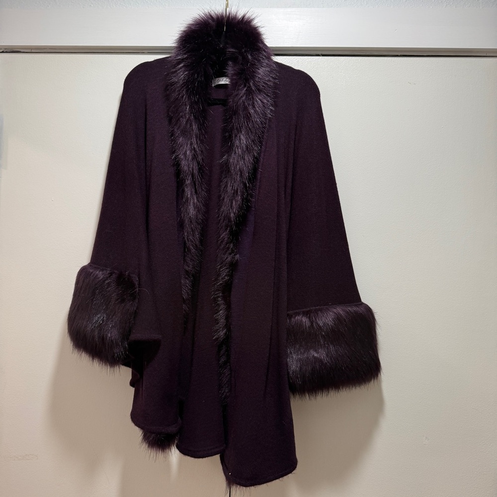 Elegant Dark Purple Faux Fur Trim Poncho